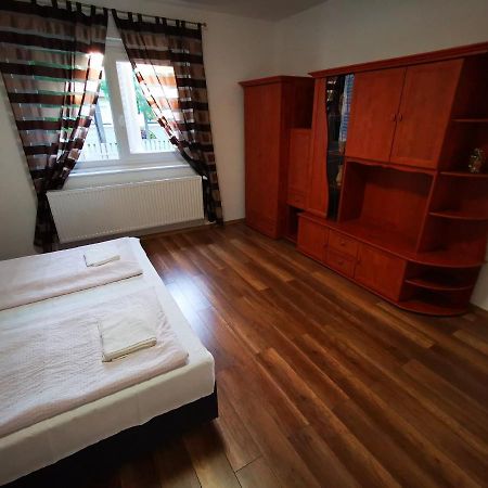 Mate Apartman Gyula Exterior photo