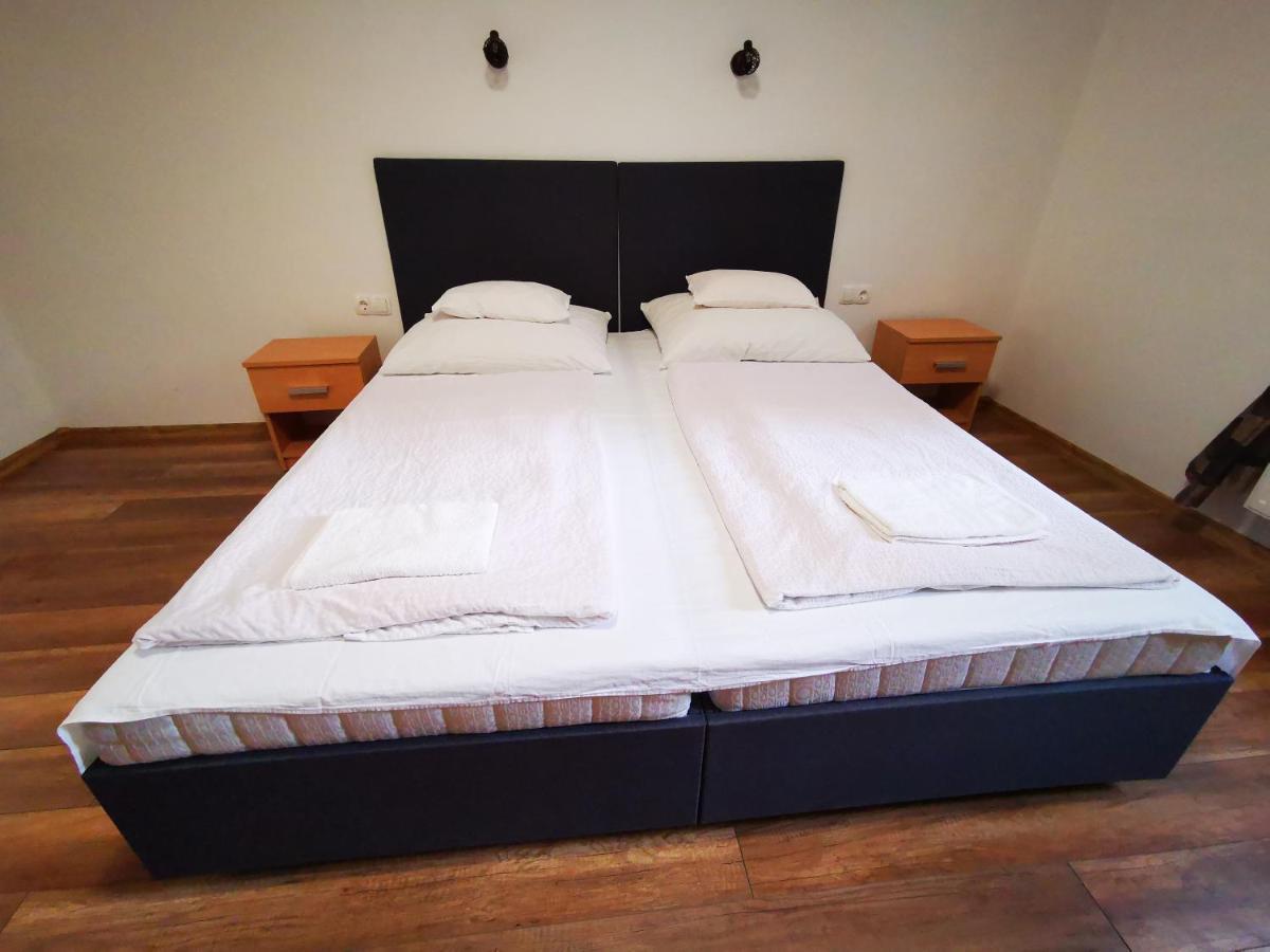 Mate Apartman Gyula Exterior photo