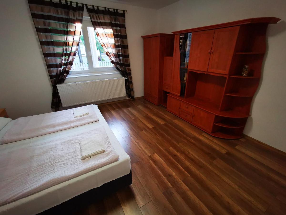 Mate Apartman Gyula Exterior photo