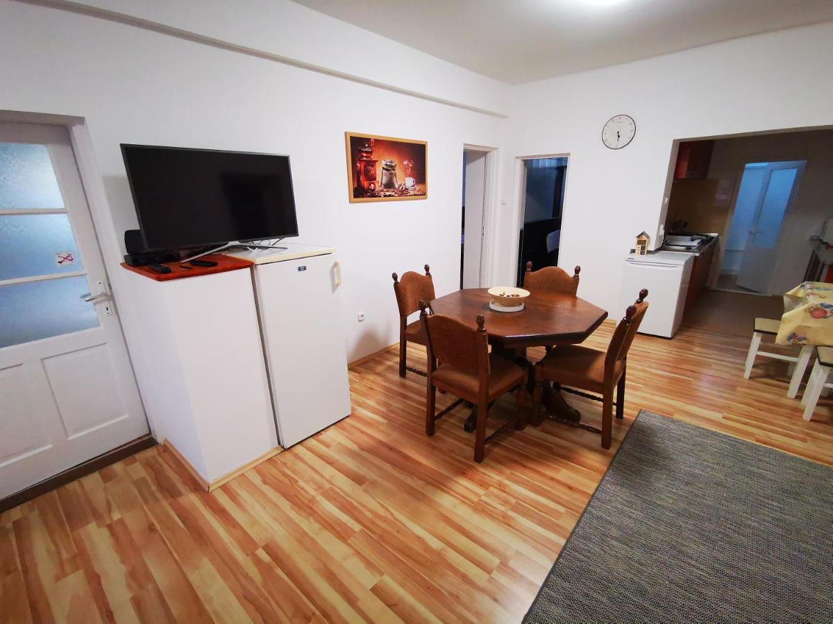 Mate Apartman Gyula Exterior photo
