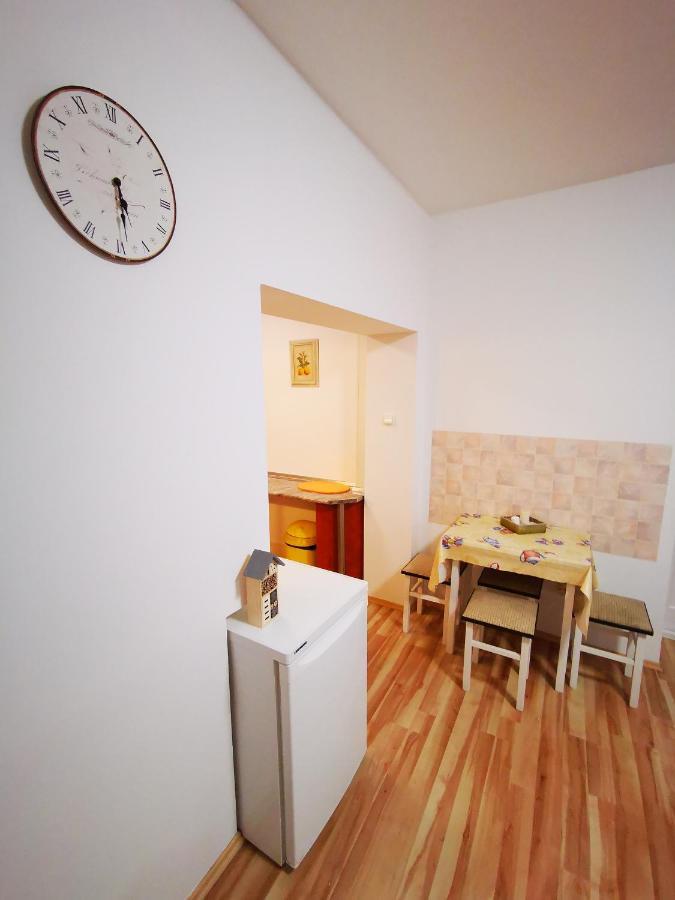 Mate Apartman Gyula Exterior photo