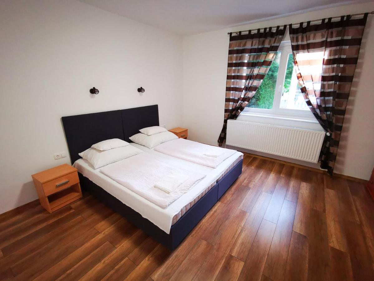 Mate Apartman Gyula Exterior photo