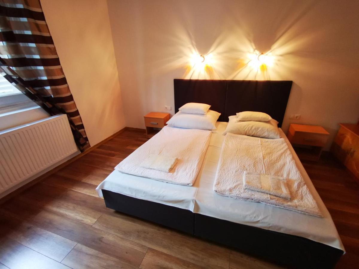 Mate Apartman Gyula Exterior photo