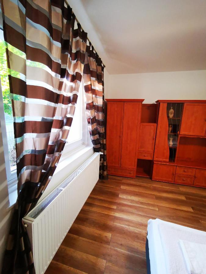 Mate Apartman Gyula Exterior photo