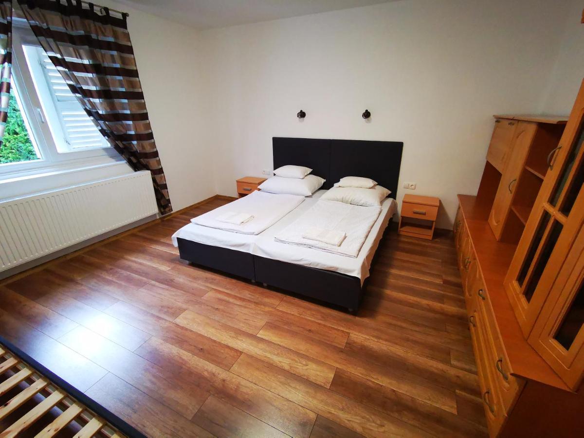 Mate Apartman Gyula Exterior photo